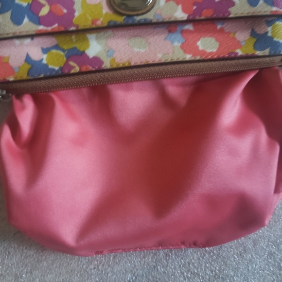 LOW START Coach Peyton Floral Medium Wristlet - Picture 9 of 14